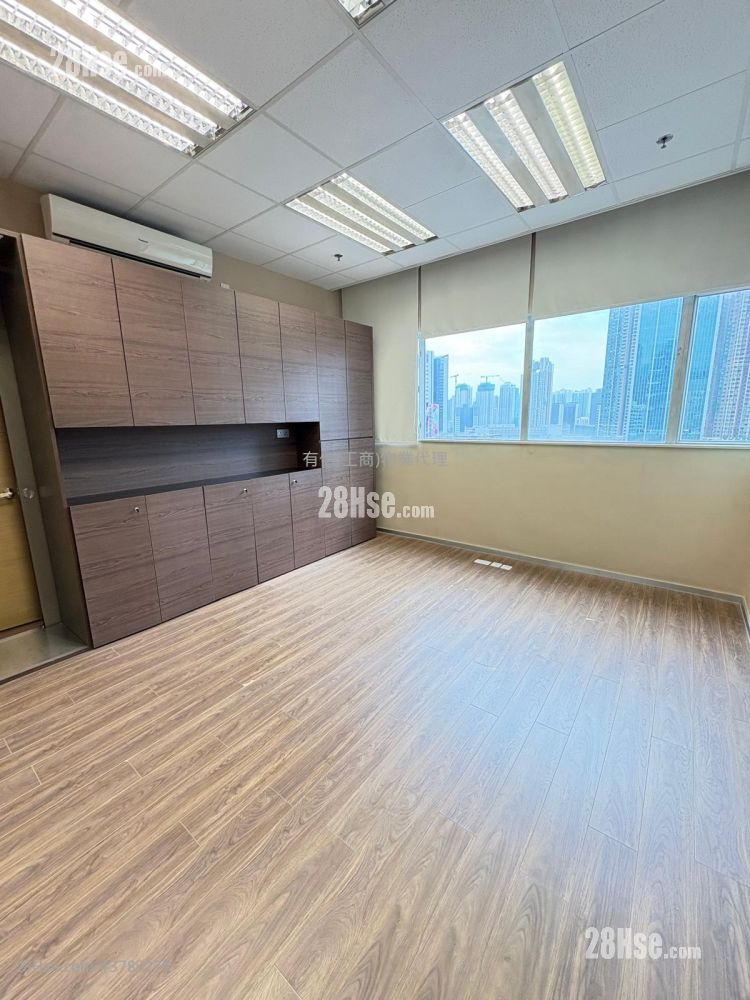 Fashion Centre Rental 2,358 ft²
