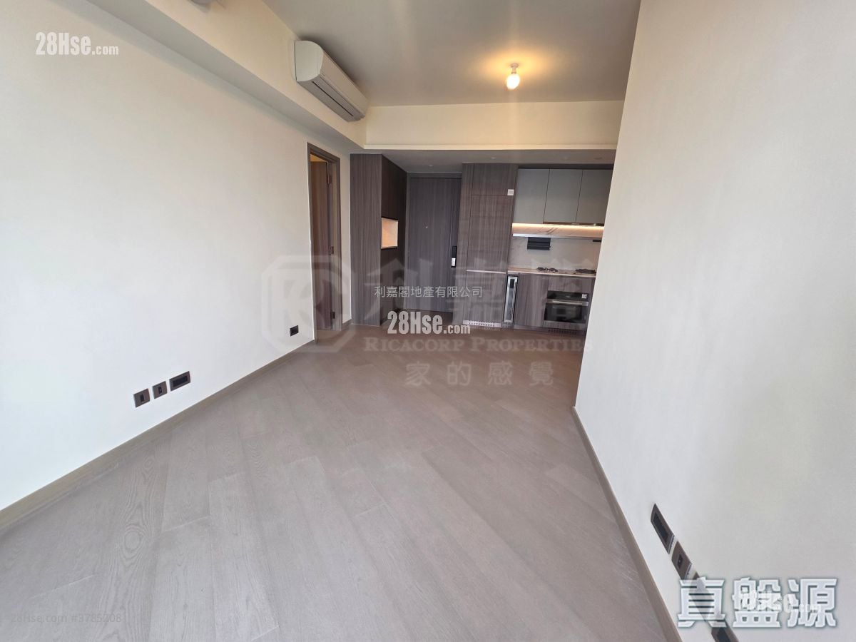 Pano Harbour Rental 781 ft²