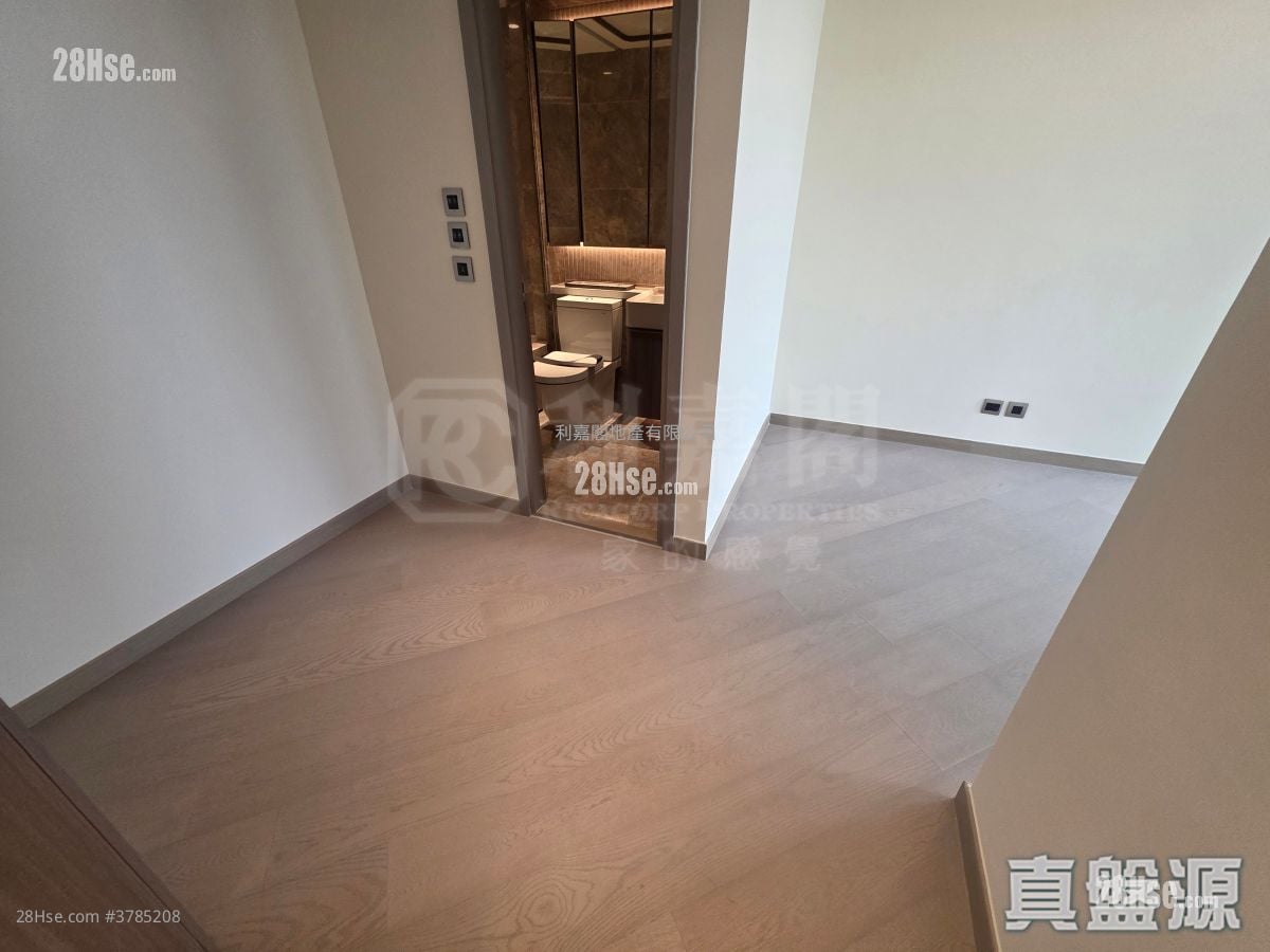 Pano Harbour Rental 781 ft²