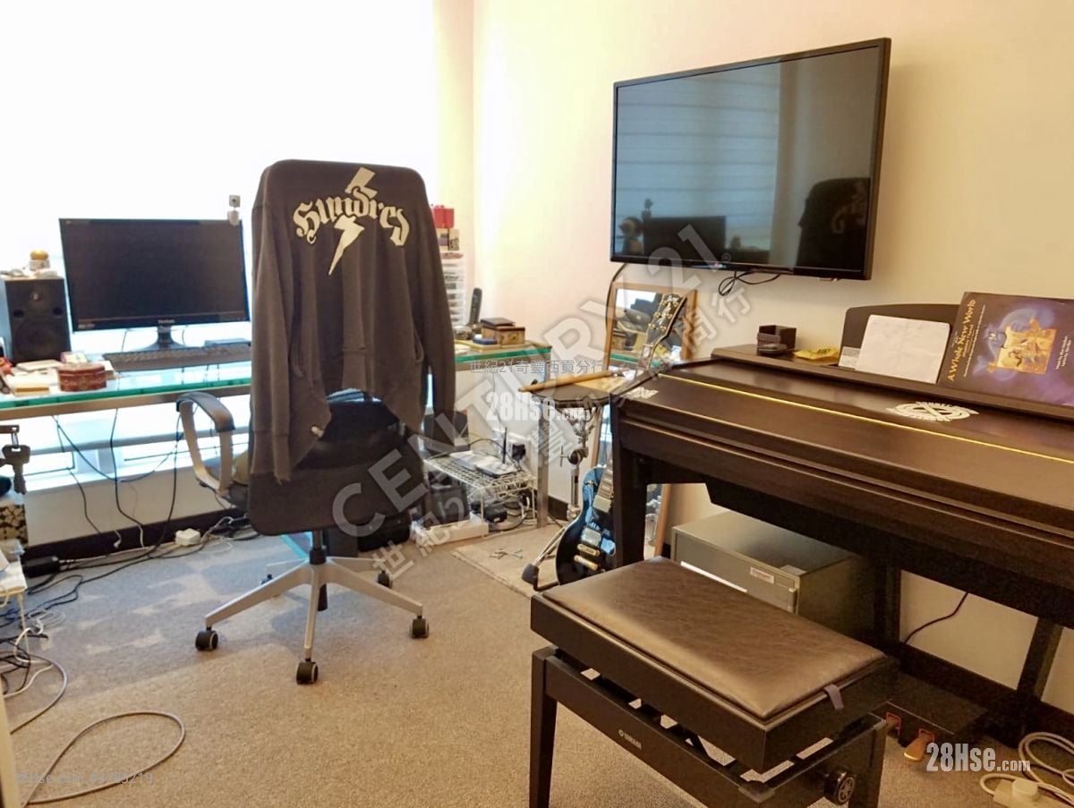 Hillview Court Sell 4 Bedrooms , 3 Bathrooms 1,104 ft²