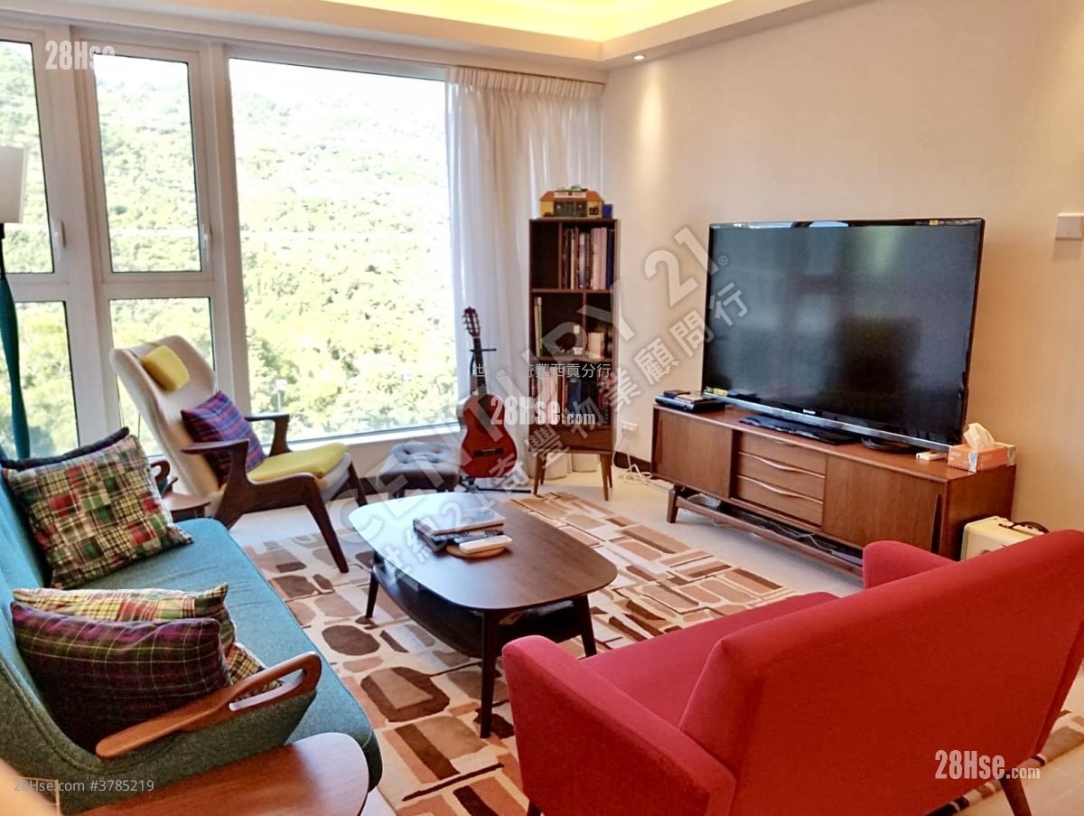 Hillview Court Sell 4 Bedrooms , 3 Bathrooms 1,104 ft²