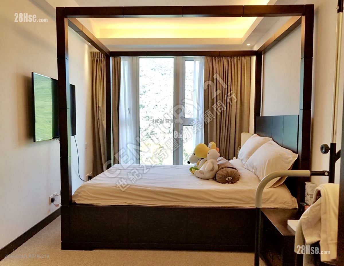 Hillview Court Sell 4 Bedrooms , 3 Bathrooms 1,104 ft²