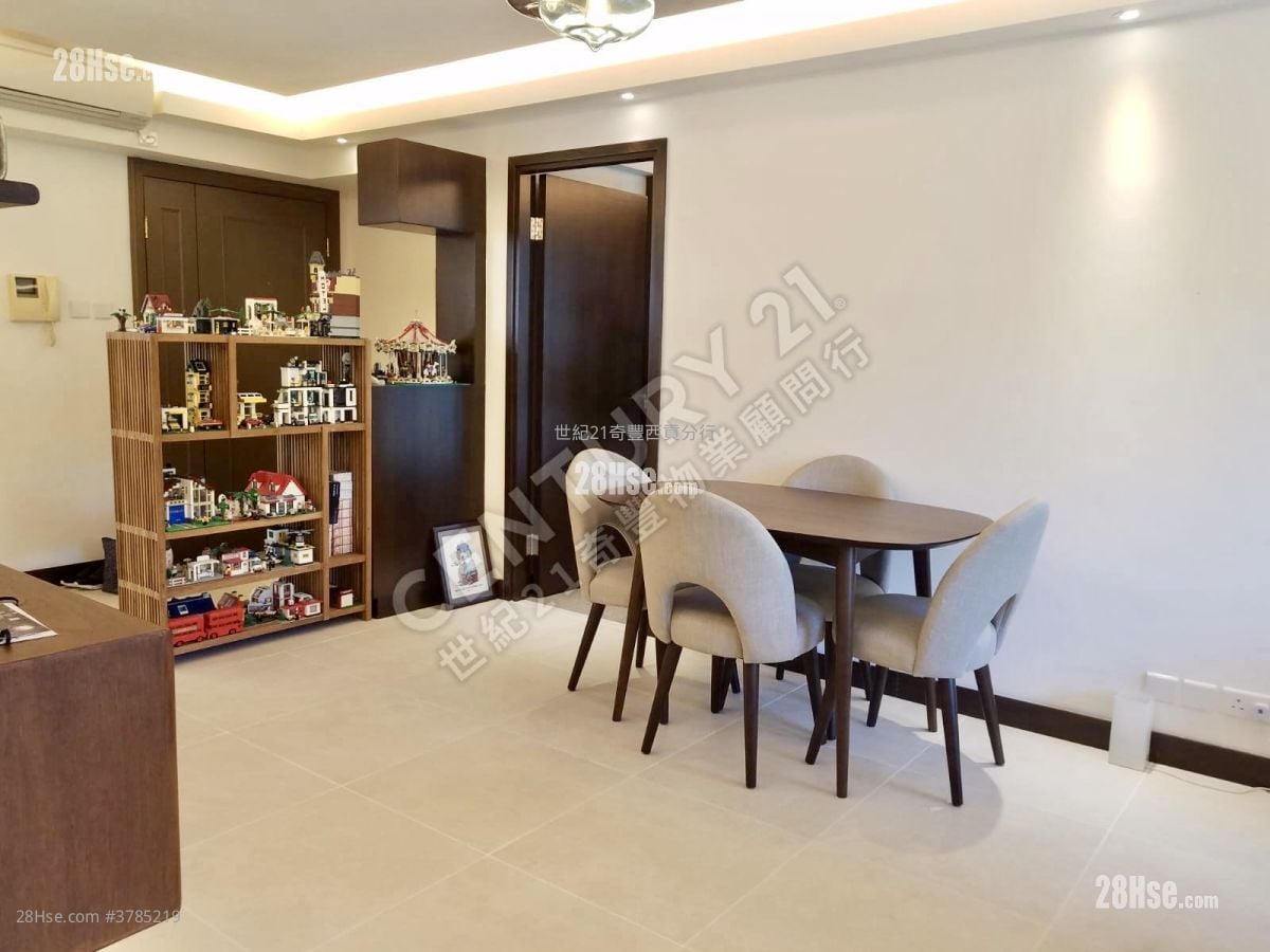 Hillview Court Sell 4 Bedrooms , 3 Bathrooms 1,104 ft²