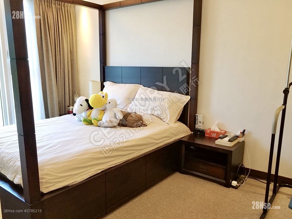 Hillview Court Sell 4 Bedrooms , 3 Bathrooms 1,104 ft²