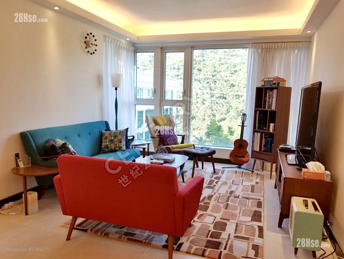 Hillview Court Sell 4 Bedrooms , 3 Bathrooms 1,104 ft²