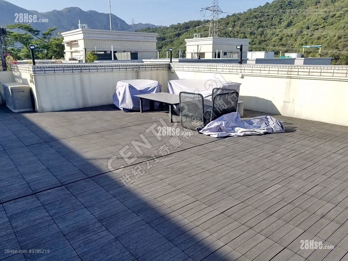 Hillview Court Sell 4 Bedrooms , 3 Bathrooms 1,104 ft²