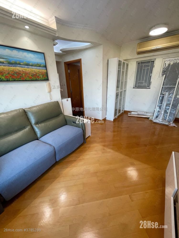 Yoho Town Sell 3 Bedrooms , 1 Bathroom 516 ft²