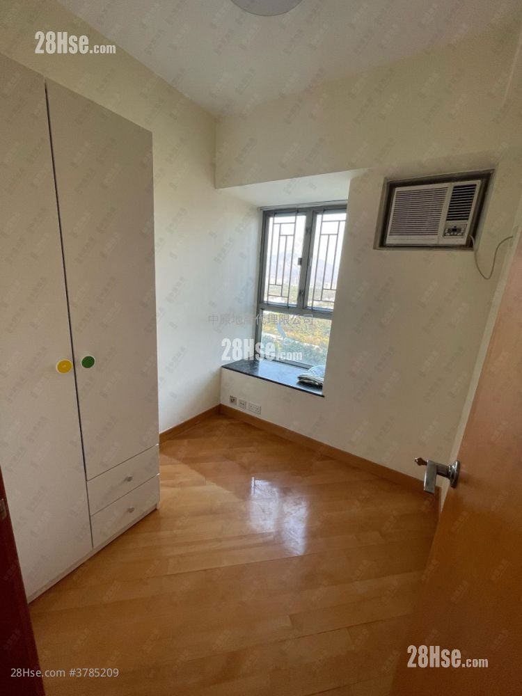 Yoho Town Sell 3 Bedrooms , 1 Bathroom 516 ft²