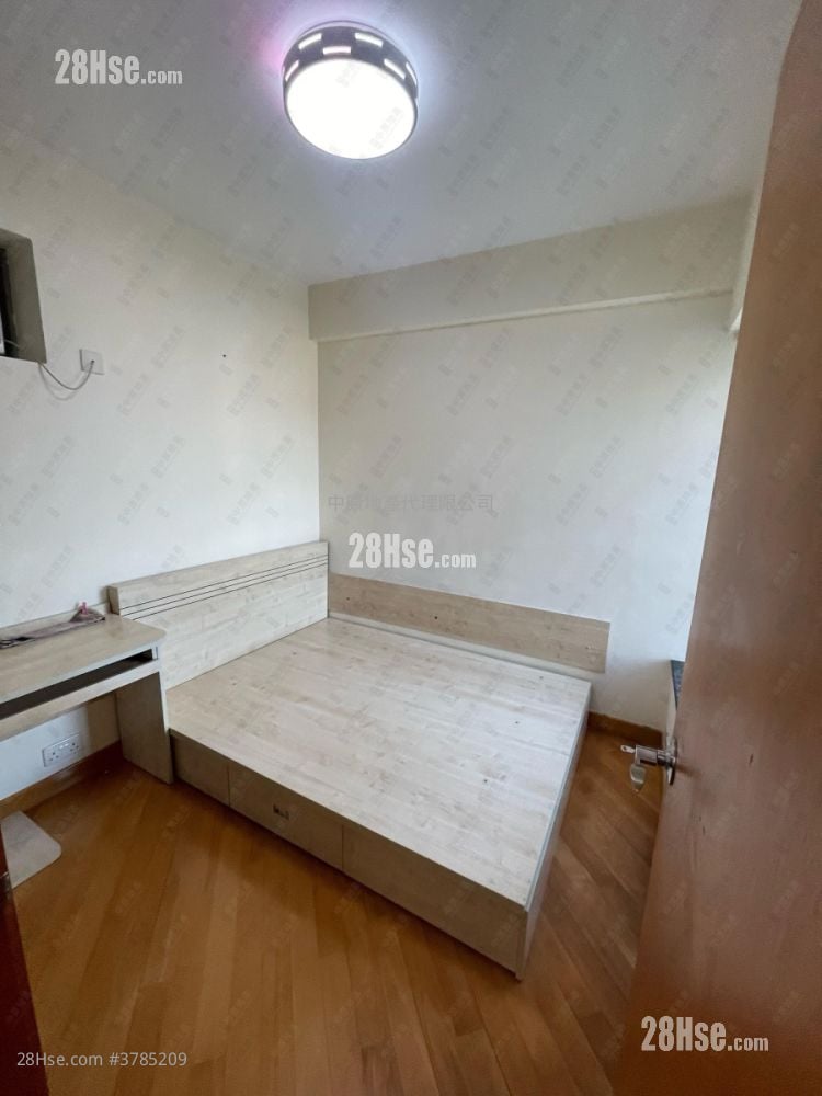 Yoho Town Sell 3 Bedrooms , 1 Bathroom 516 ft²