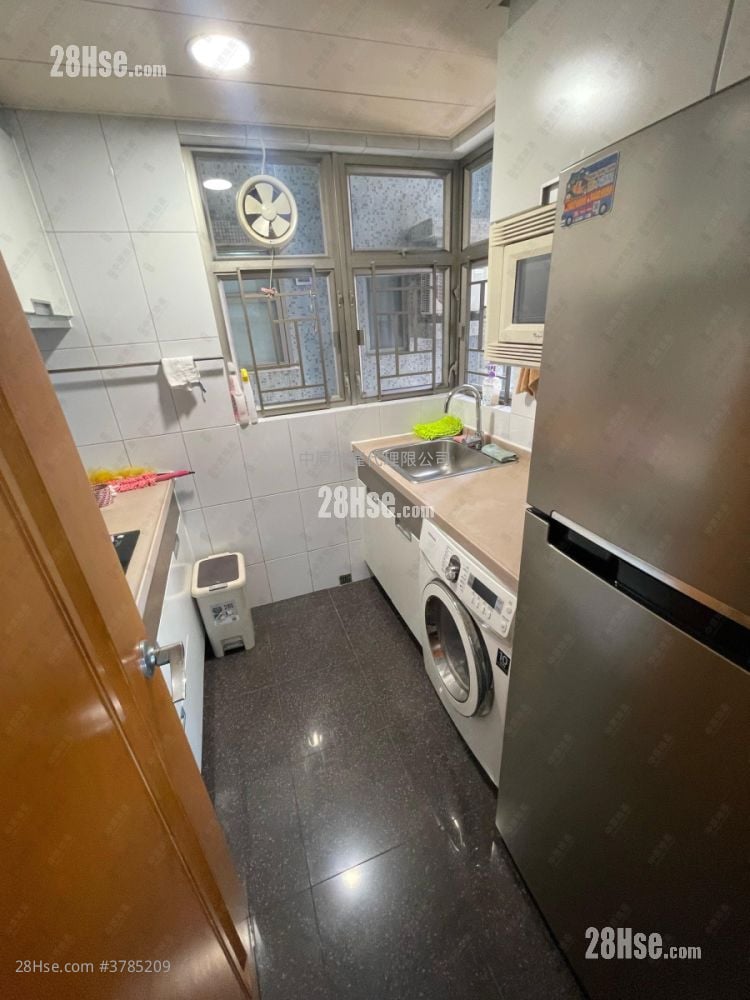 Yoho Town Sell 3 Bedrooms , 1 Bathroom 516 ft²