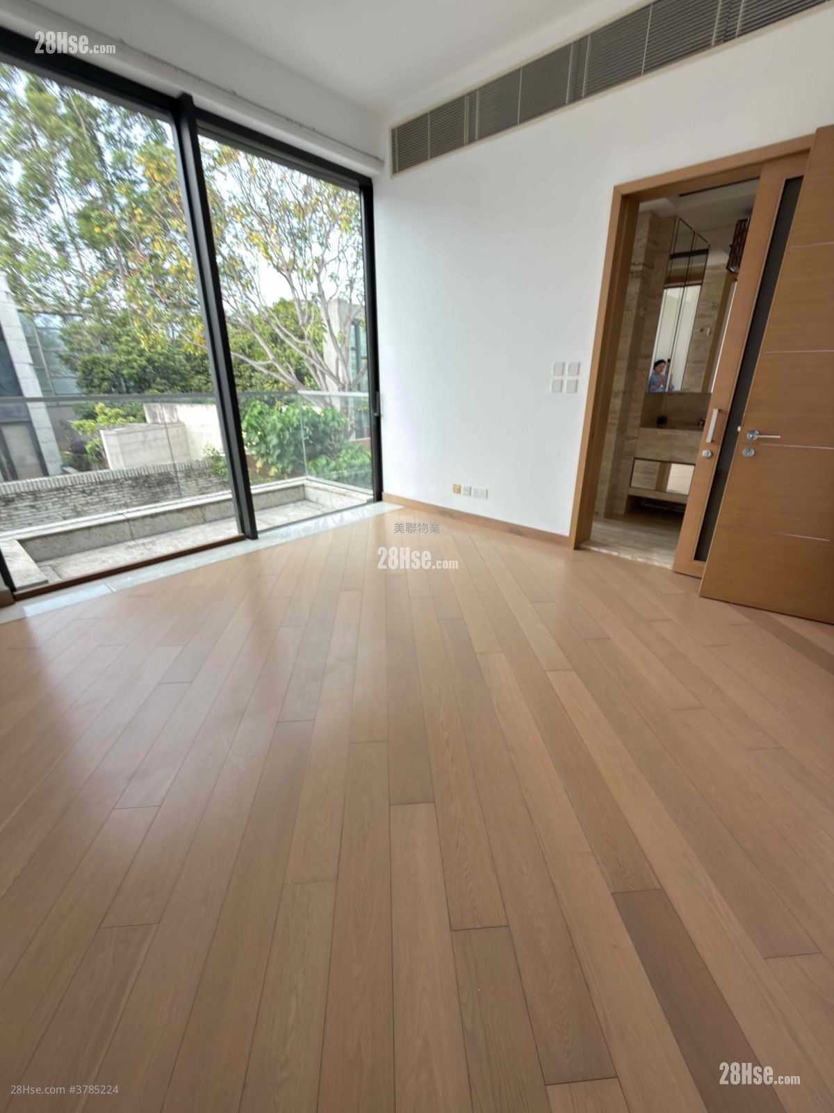 Valais Rental 3 Bedrooms , 3 Bathrooms 1,576 ft²