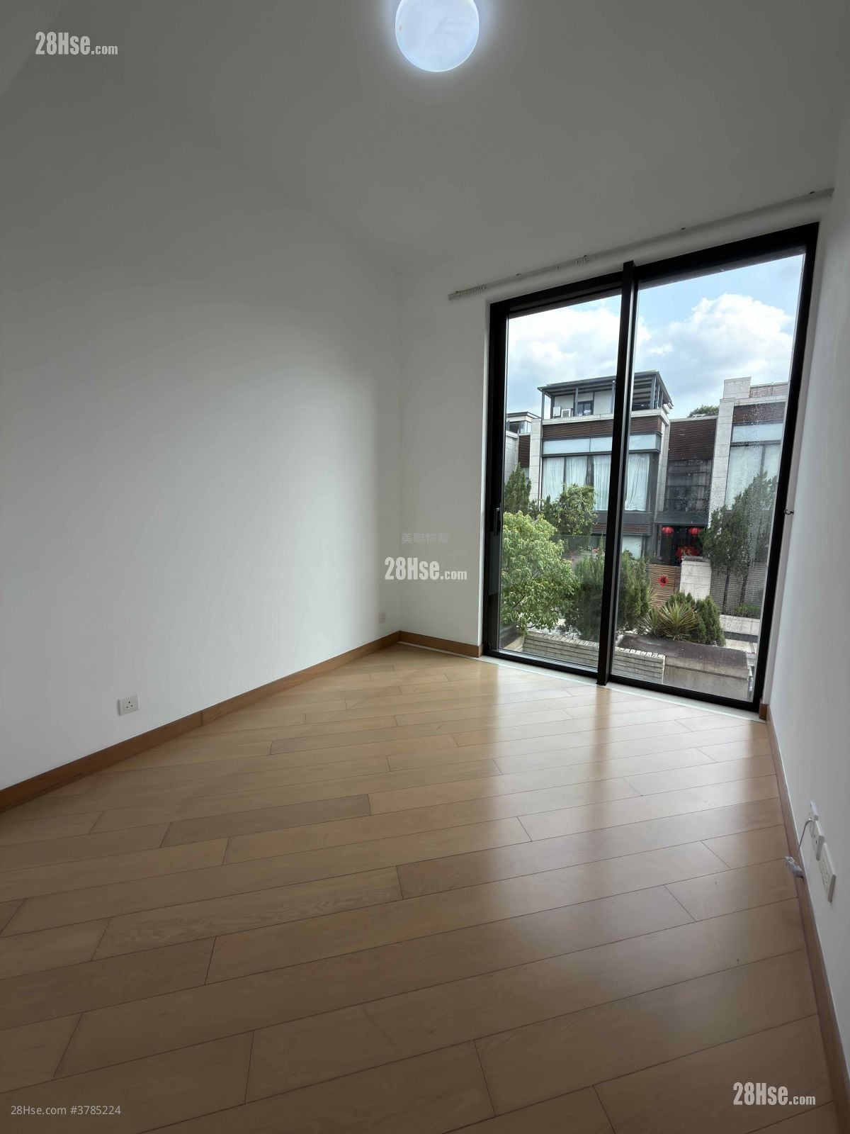 Valais Rental 3 Bedrooms , 3 Bathrooms 1,576 ft²