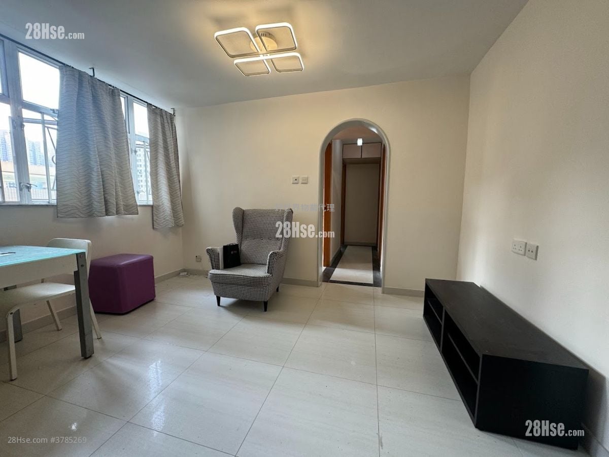 living room: Lok Hin Terrace Rental 3 Bedrooms , 2 Bathrooms 580 ft²