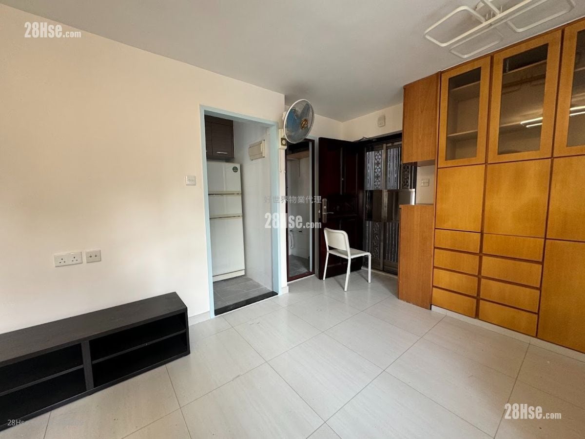 living room: Lok Hin Terrace Rental 3 Bedrooms , 2 Bathrooms 580 ft²