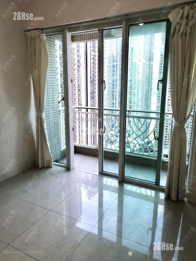 The Capitol Sell 3 Bedrooms , 2 Bathrooms 713 ft²