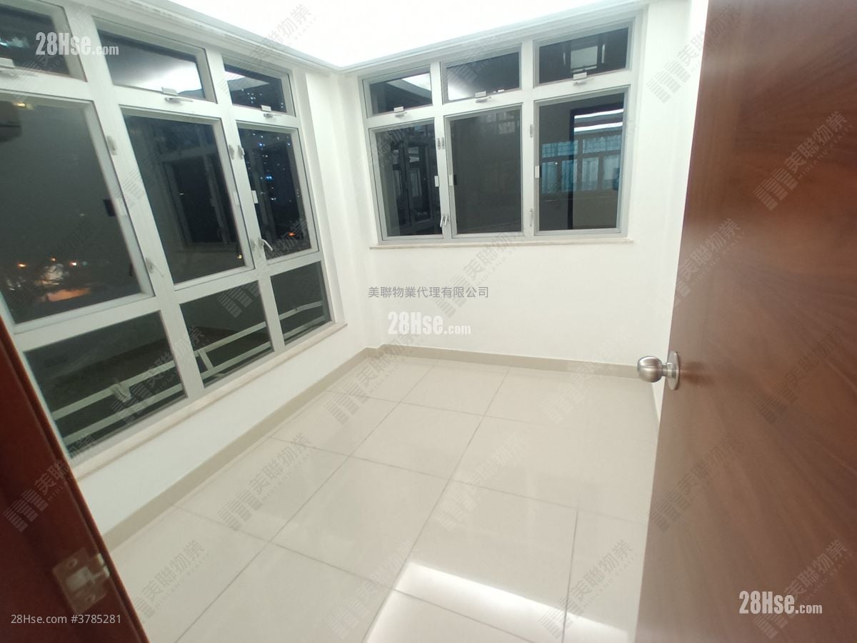 Rockford Mansion Sell 3 Bedrooms , 2 Bathrooms 702 ft²