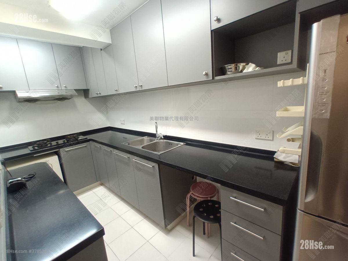 Rockford Mansion Sell 3 Bedrooms , 2 Bathrooms 702 ft²