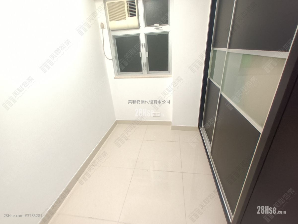 Rockford Mansion Sell 3 Bedrooms , 2 Bathrooms 702 ft²