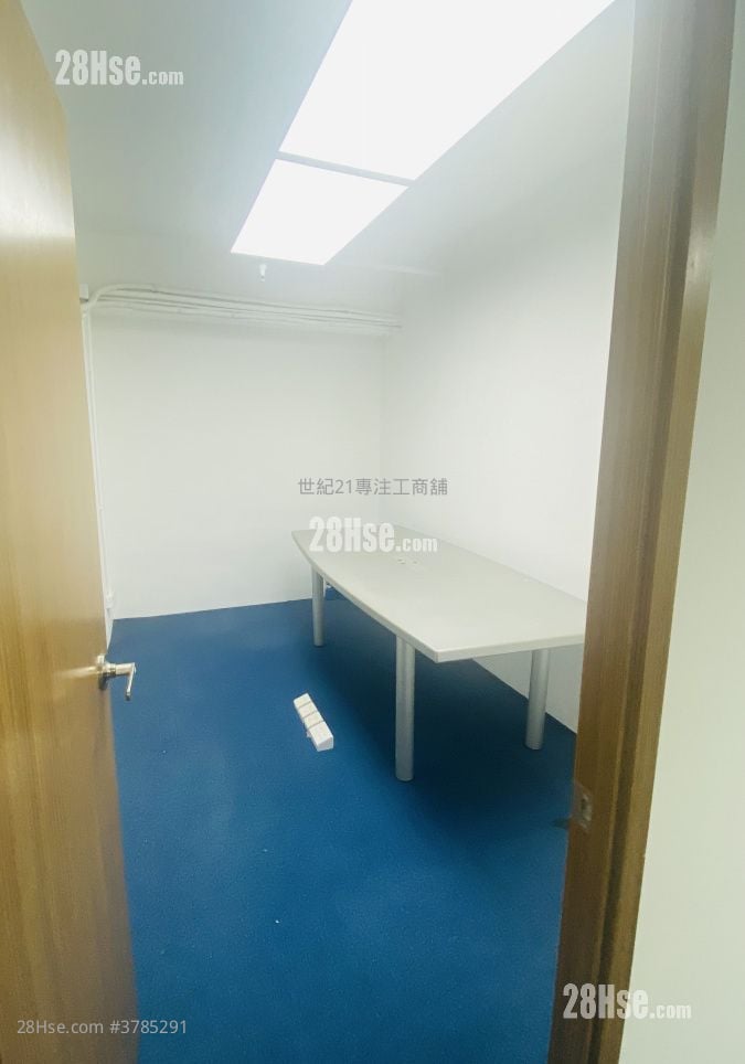 Champion Building Rental 5+ Bedrooms 1,388 ft²