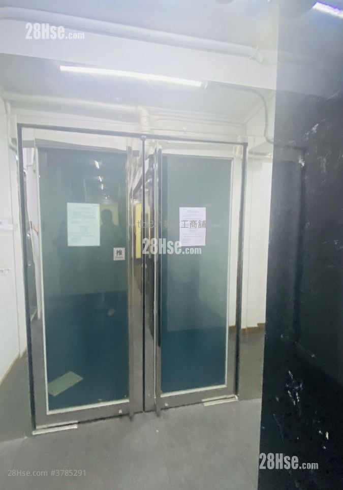 Champion Building Rental 5+ Bedrooms 1,388 ft²