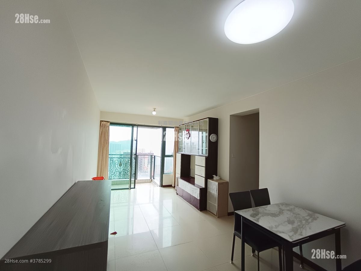 蔚蓝湾畔 租盘 4 房 , 2 浴室 735 平方尺