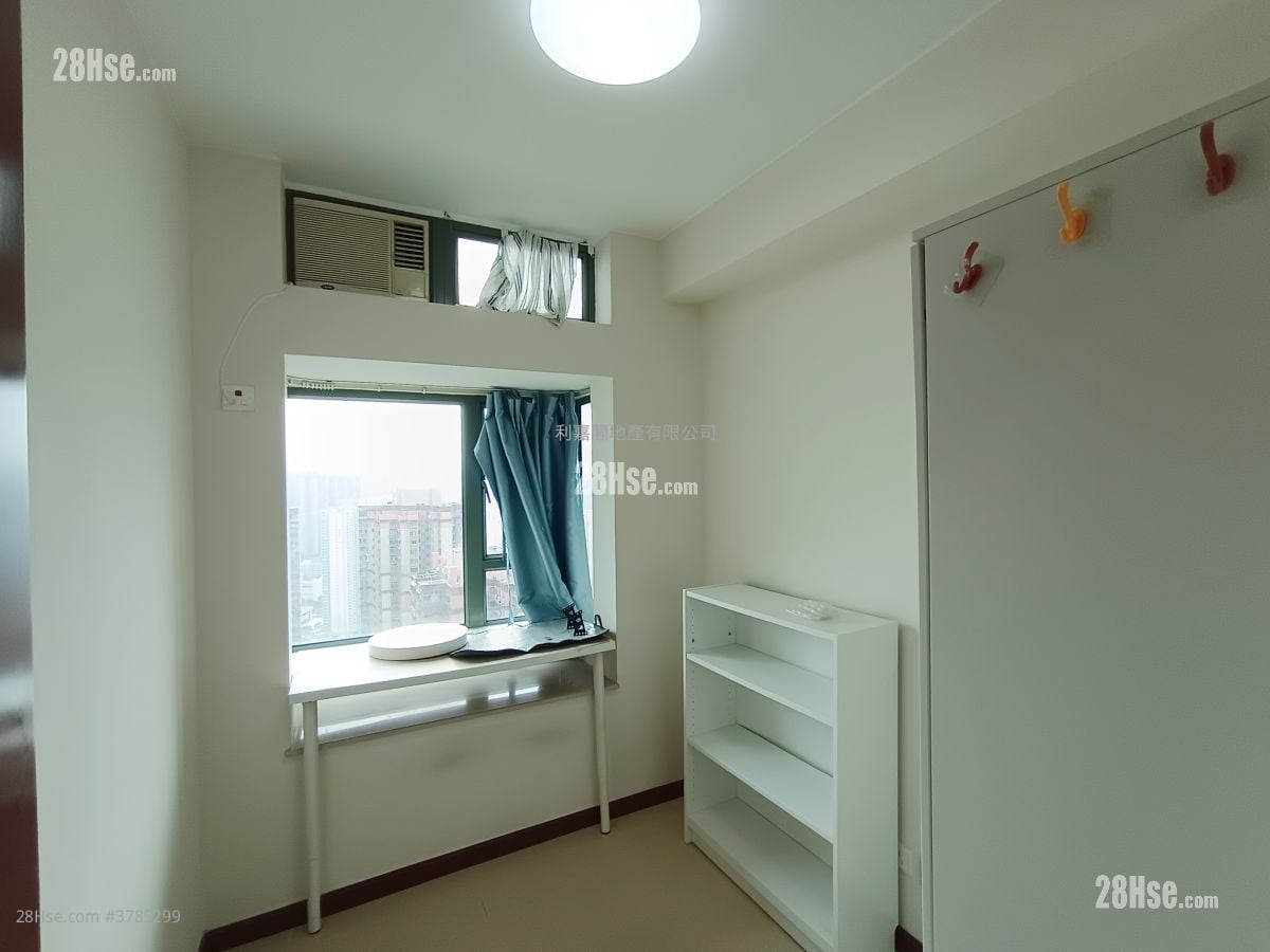 蔚蓝湾畔 租盘 4 房 , 2 浴室 735 平方尺