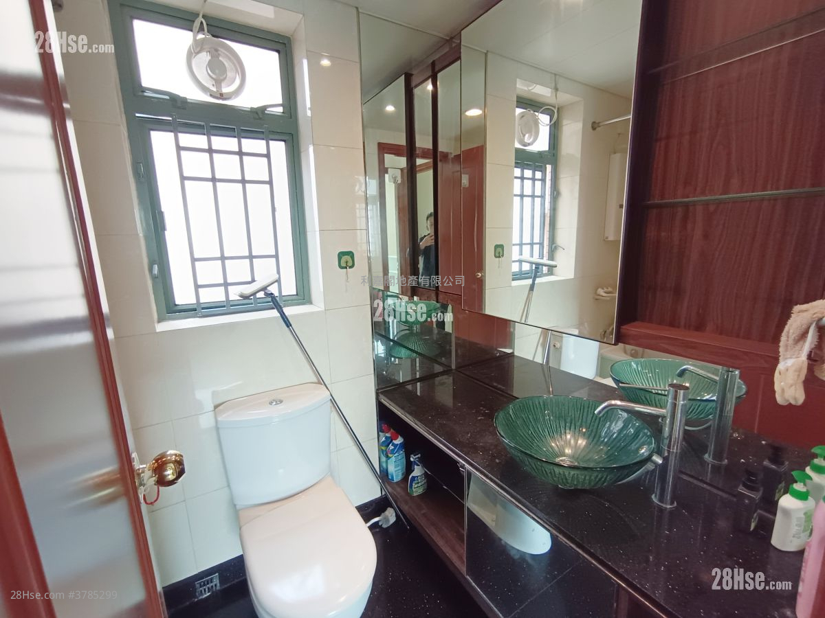 蔚蓝湾畔 租盘 4 房 , 2 浴室 735 平方尺