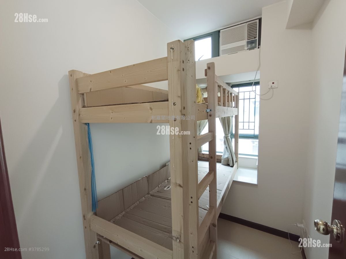 蔚蓝湾畔 租盘 4 房 , 2 浴室 735 平方尺