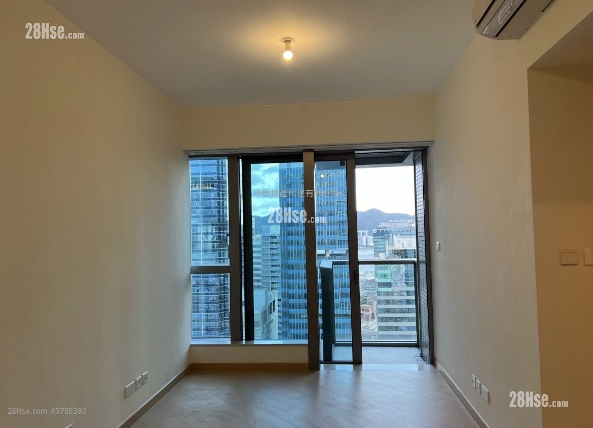 Grand Central Sell 2 Bedrooms , 1 Bathroom 595 ft²