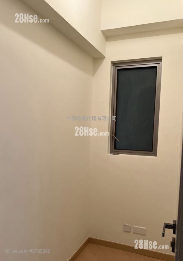 Grand Central Sell 2 Bedrooms , 1 Bathroom 595 ft²