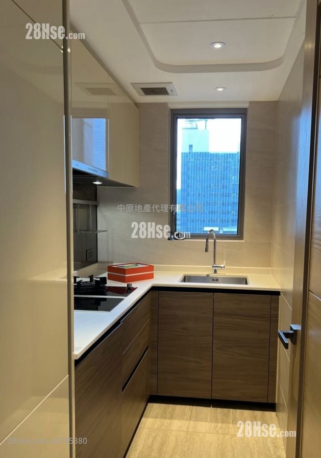 Grand Central Sell 2 Bedrooms , 1 Bathroom 595 ft²