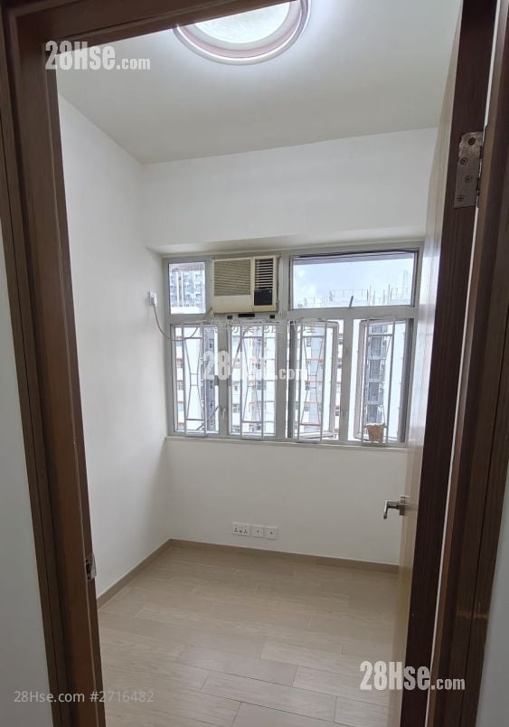 Hung Yu Mansion Sell 3 Bedrooms 405 ft²