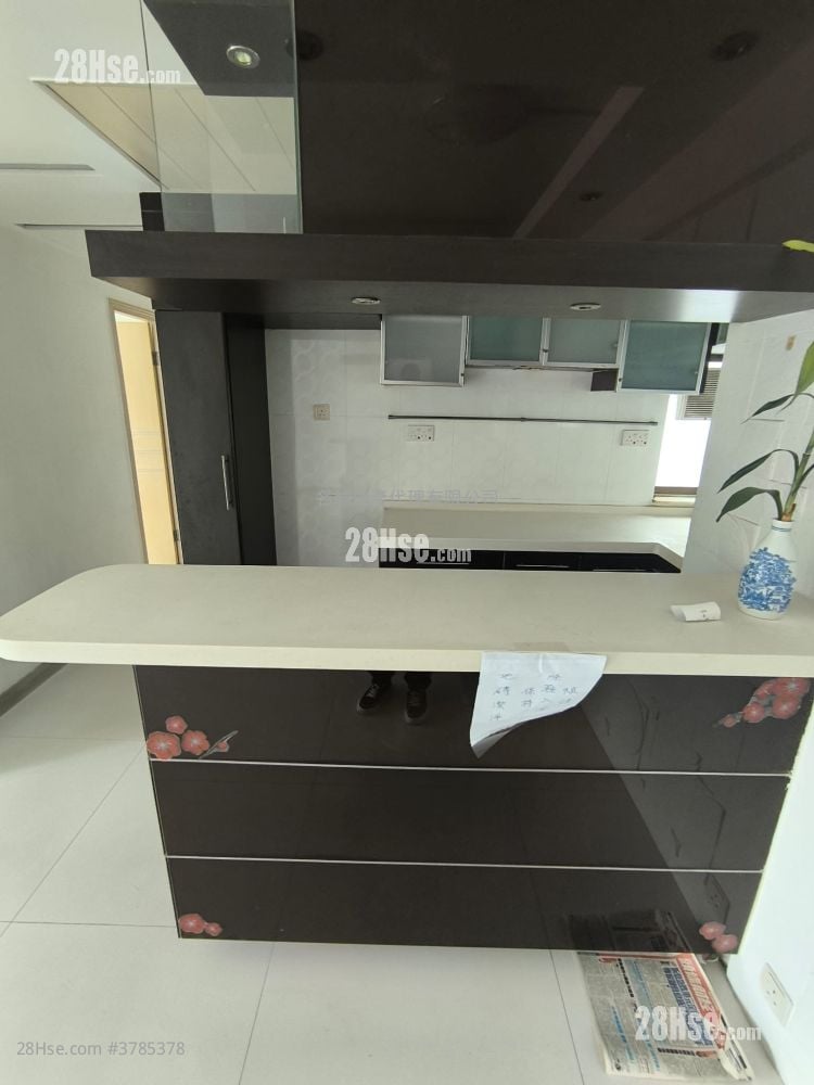 Shatin Plaza Sell 3 Bedrooms , 1 Bathroom 612 ft²