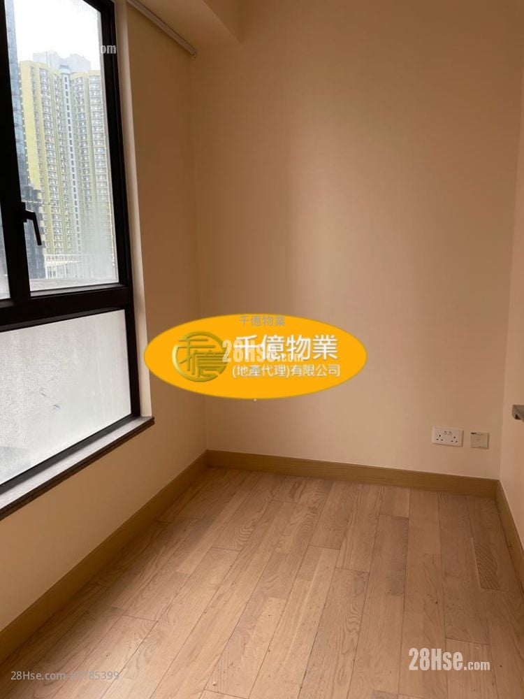 Giovane Sell 2 Bedrooms 341 ft²