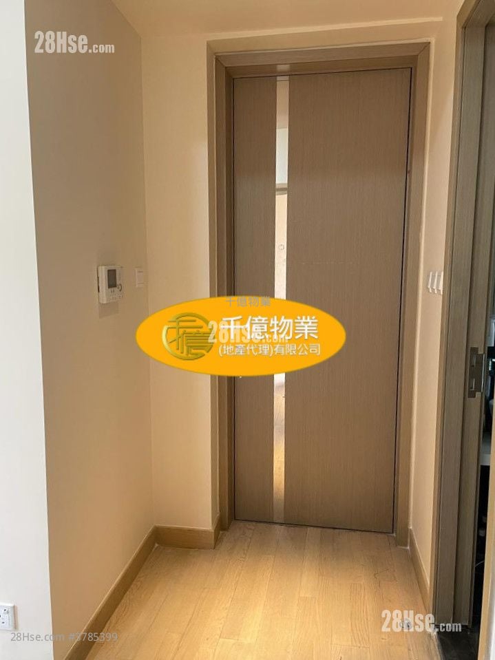 Giovane Sell 2 Bedrooms 341 ft²