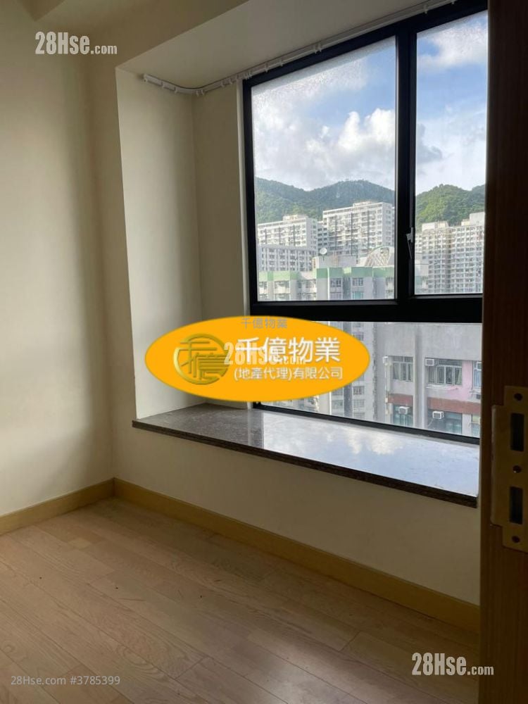 Giovane Sell 2 Bedrooms 341 ft²