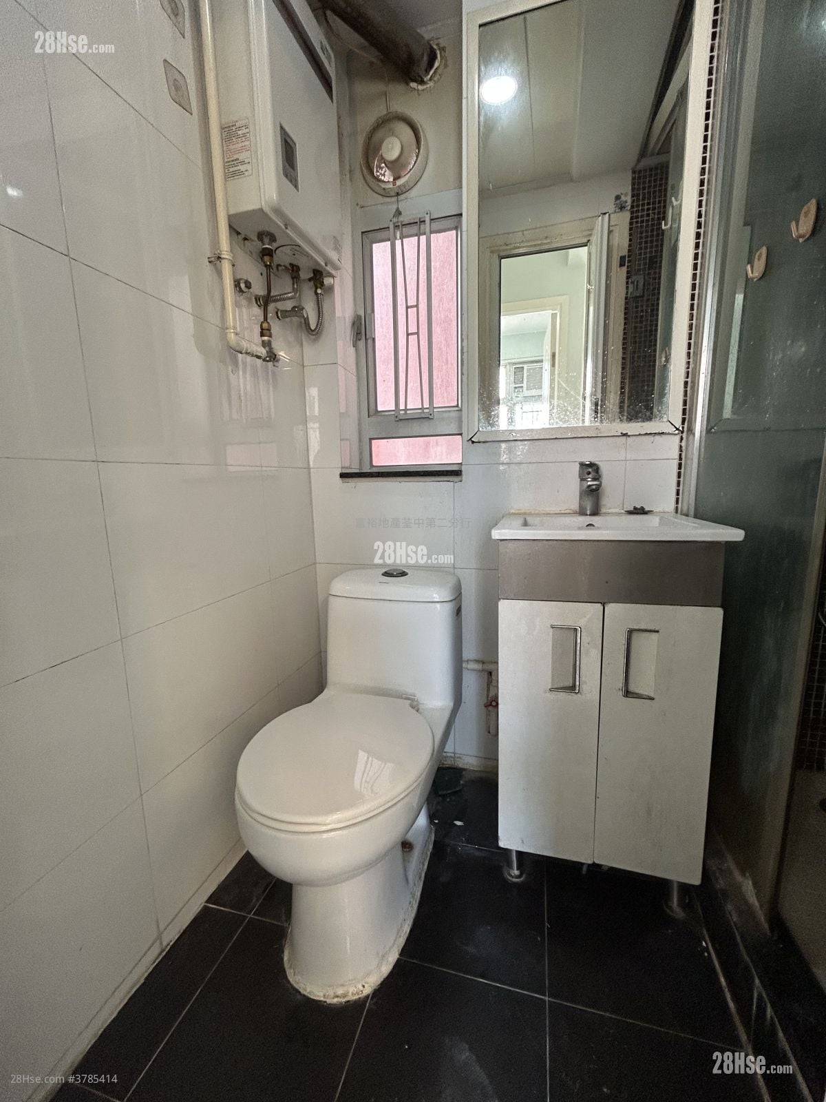 Tsuen Wan Centre Rental 2 Bedrooms 380 ft²