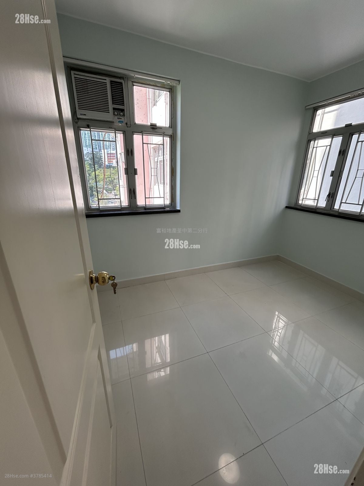 Tsuen Wan Centre Rental 2 Bedrooms 380 ft²