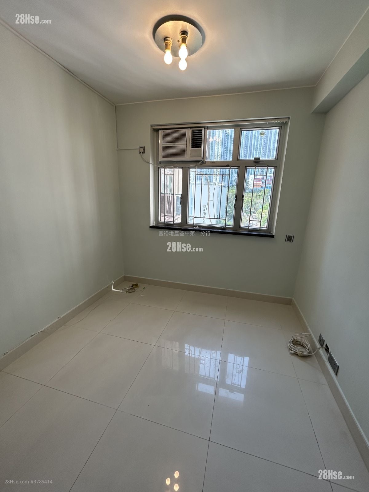 Tsuen Wan Centre Rental 2 Bedrooms 380 ft²