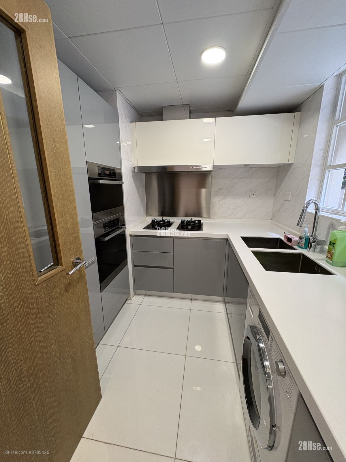 The Beverly Hills Sell 4 Bedrooms , 2 Bathrooms 1,902 ft²