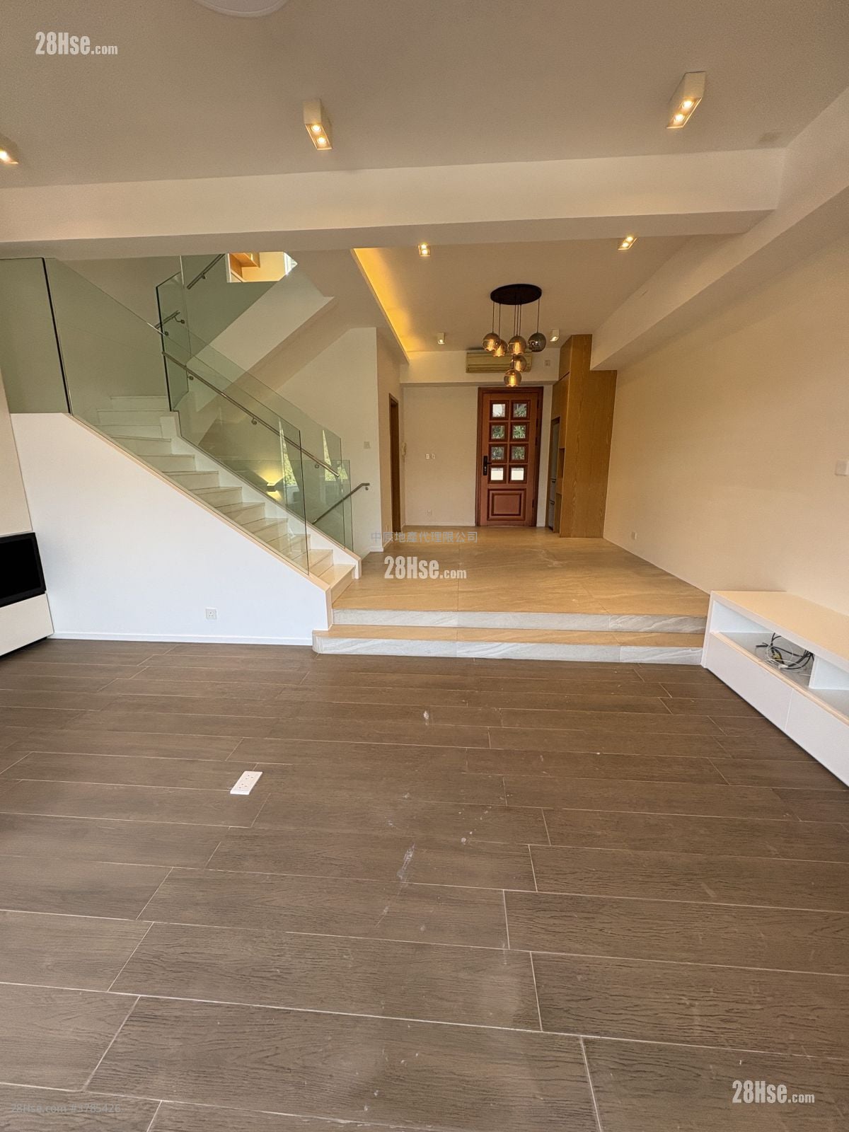 The Beverly Hills Sell 4 Bedrooms , 2 Bathrooms 1,902 ft²