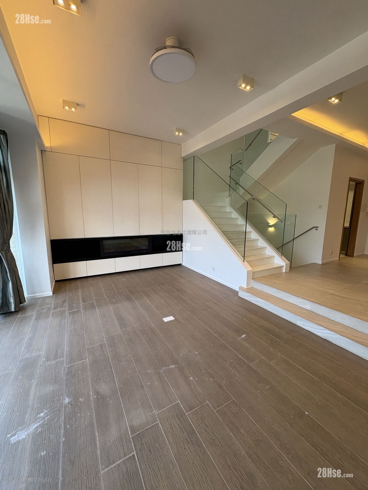 The Beverly Hills Sell 4 Bedrooms , 2 Bathrooms 1,902 ft²