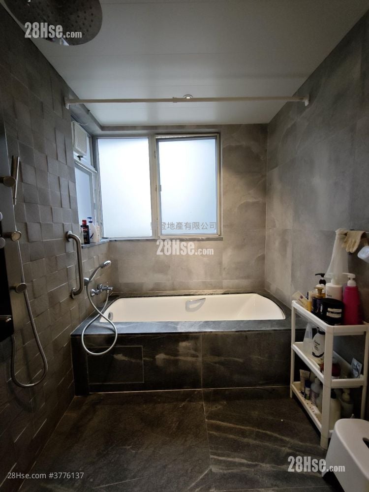 漾日居 售盘 4 房 , 3 浴室 1,681 平方尺