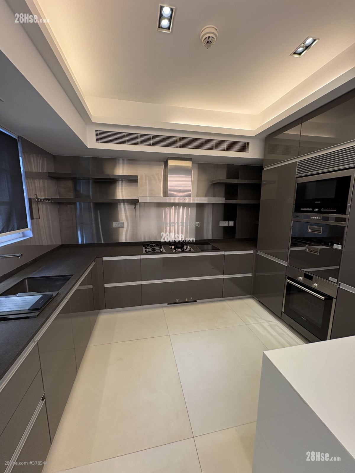 比华利山别墅 售盘 5+ 房 , 4 浴室 3,130 平方尺