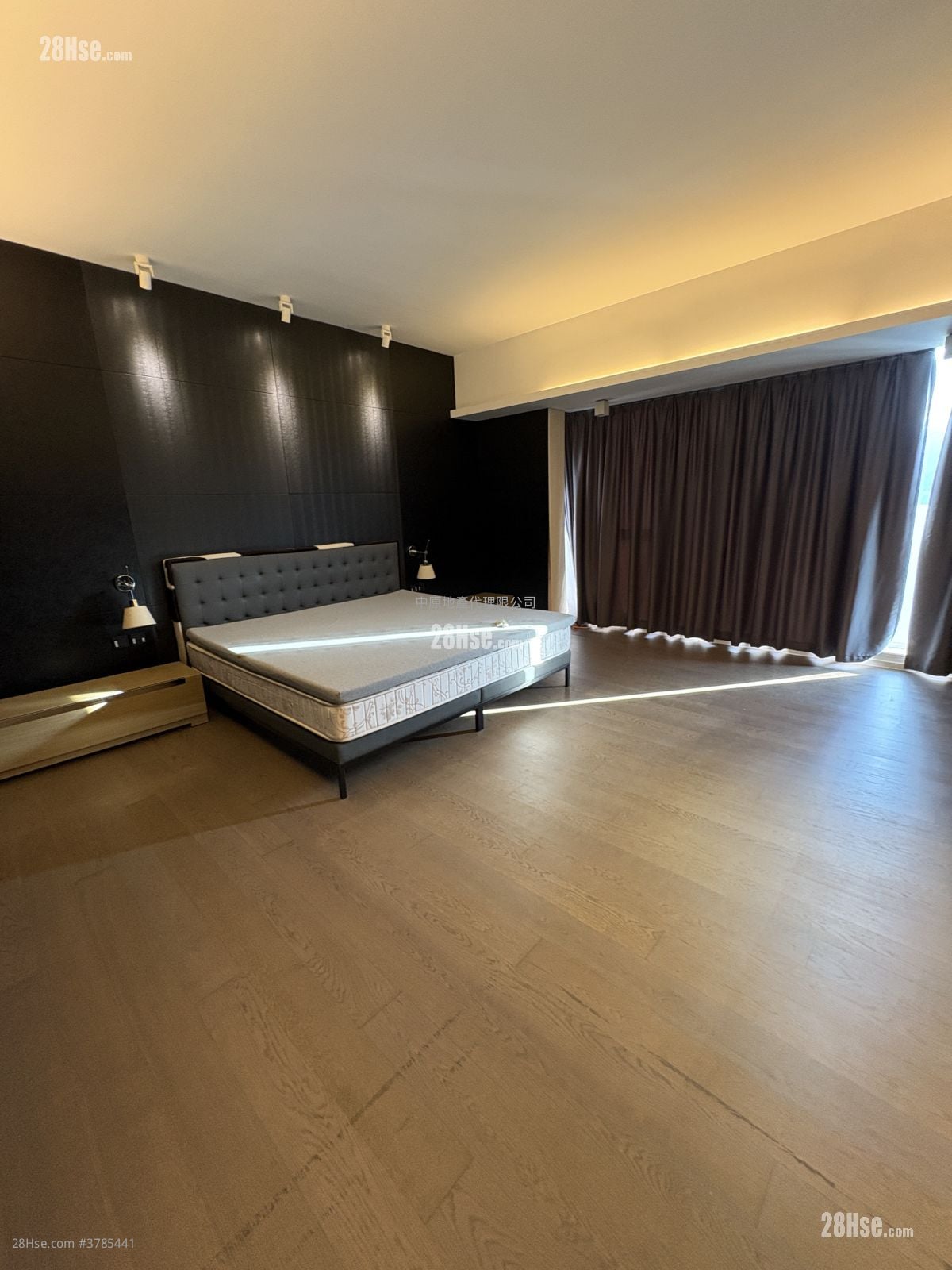 比华利山别墅 售盘 5+ 房 , 4 浴室 3,130 平方尺