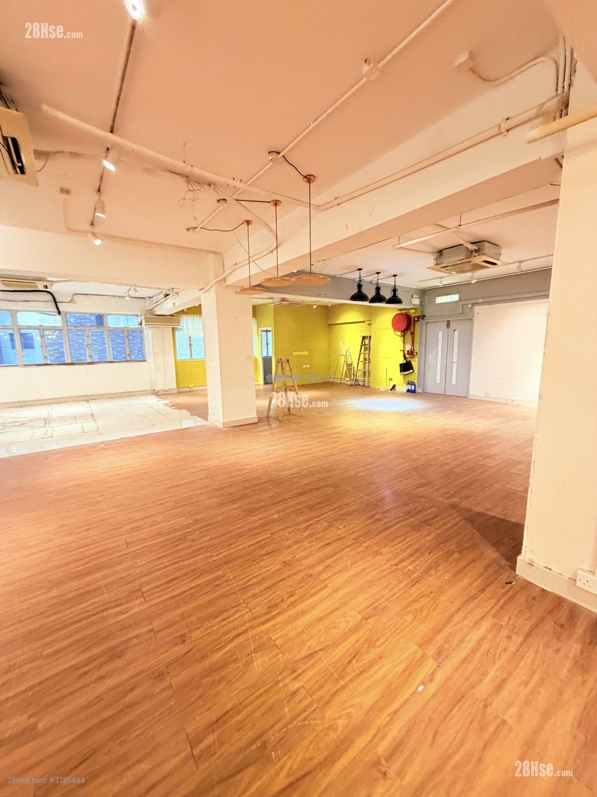 Tong Yuen Factory Building Rental Studio , 4 Toilets 2,100 ft²