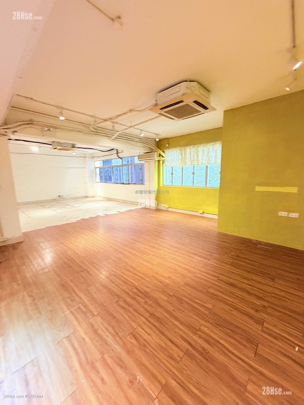 Tong Yuen Factory Building Rental Studio , 4 Toilets 2,100 ft²
