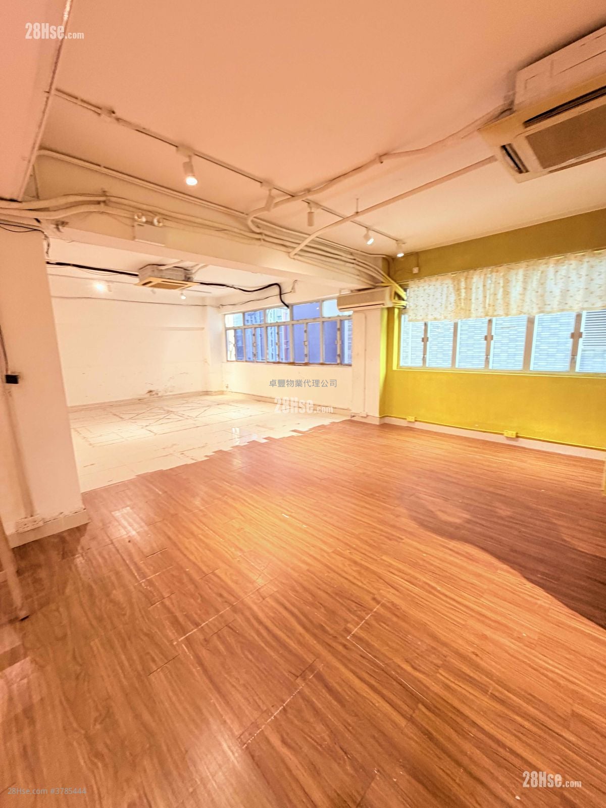 Tong Yuen Factory Building Rental Studio , 4 Toilets 2,100 ft²