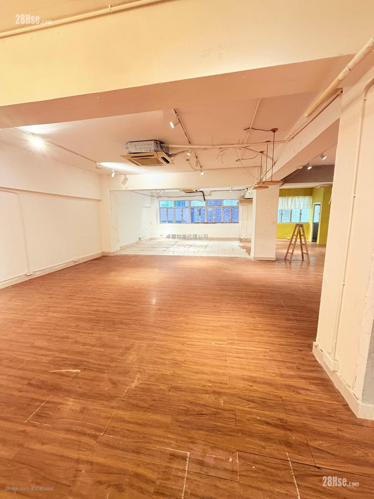 Tong Yuen Factory Building Rental Studio , 4 Toilets 2,100 ft²