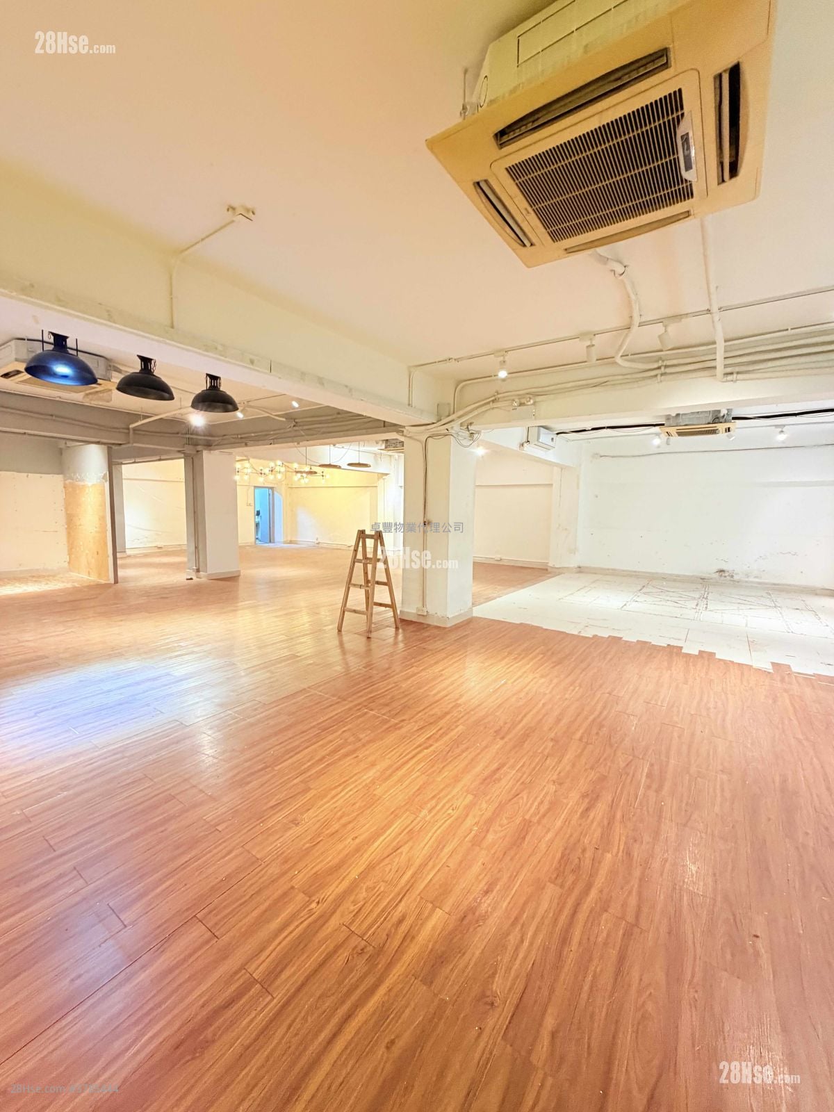 Tong Yuen Factory Building Rental Studio , 4 Toilets 2,100 ft²